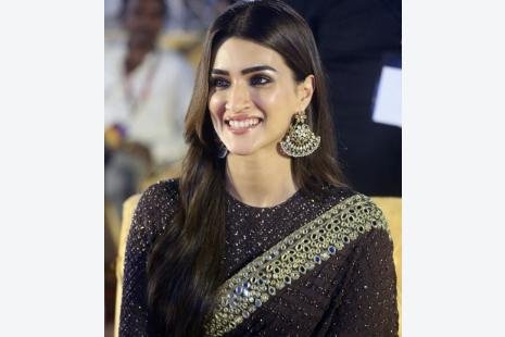 సంస్కృతి గురించి మాట్లాడేవారే నా ఫ్యామిలీని బూతులు తిట్టారు!